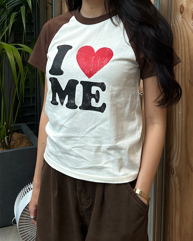 loveレタリングラグランハーフスリーブTシャツ | ファッション