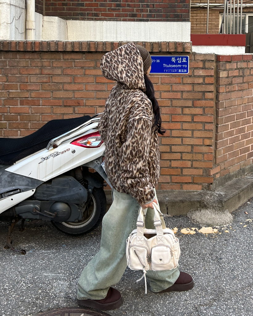 ユニセックス）ファーレオパードパターンジップアップパーカー