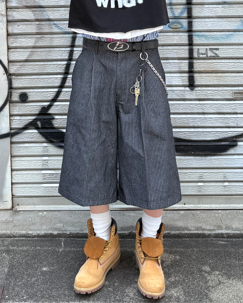 ヘアラインストライプカーペンダーバミューダデニムパンツ