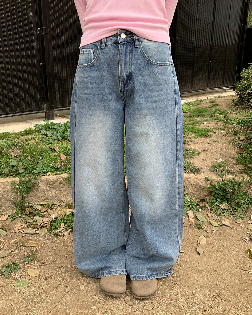 ウォッシュ加工ワイドデニムパンツ