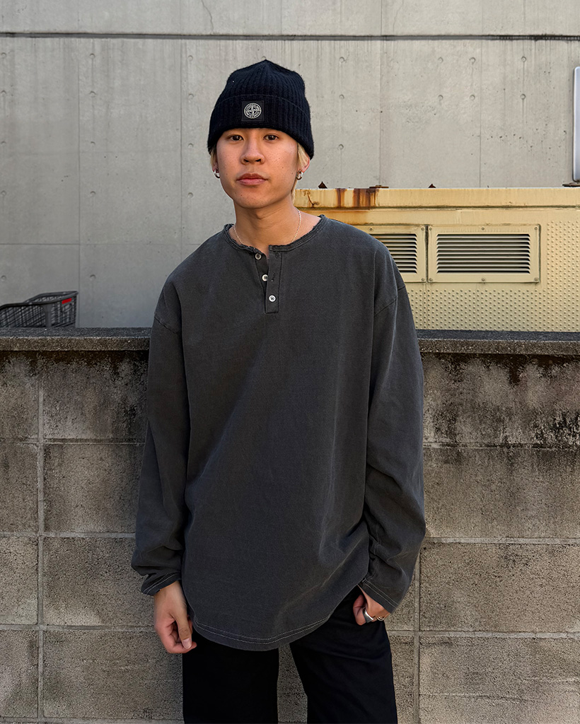 ピグメントヘンリーネックヴィンテージディテールポイント長袖Tシャツ