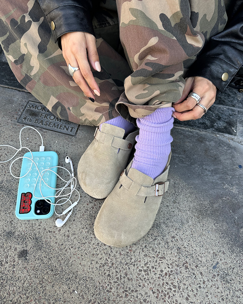 スエードバックルポイントクロッグサンダル