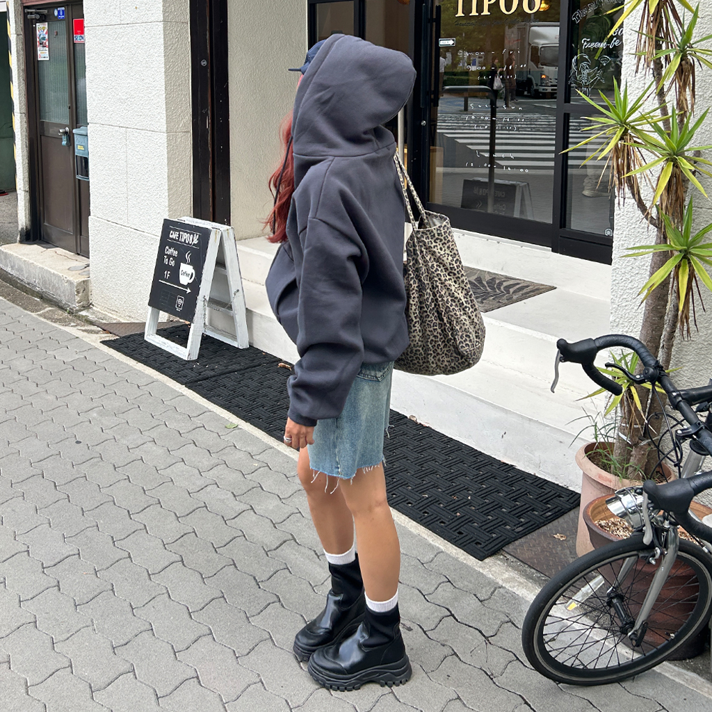 レタリングセミクロップドパーカー | ファッション通販サイト NUGU