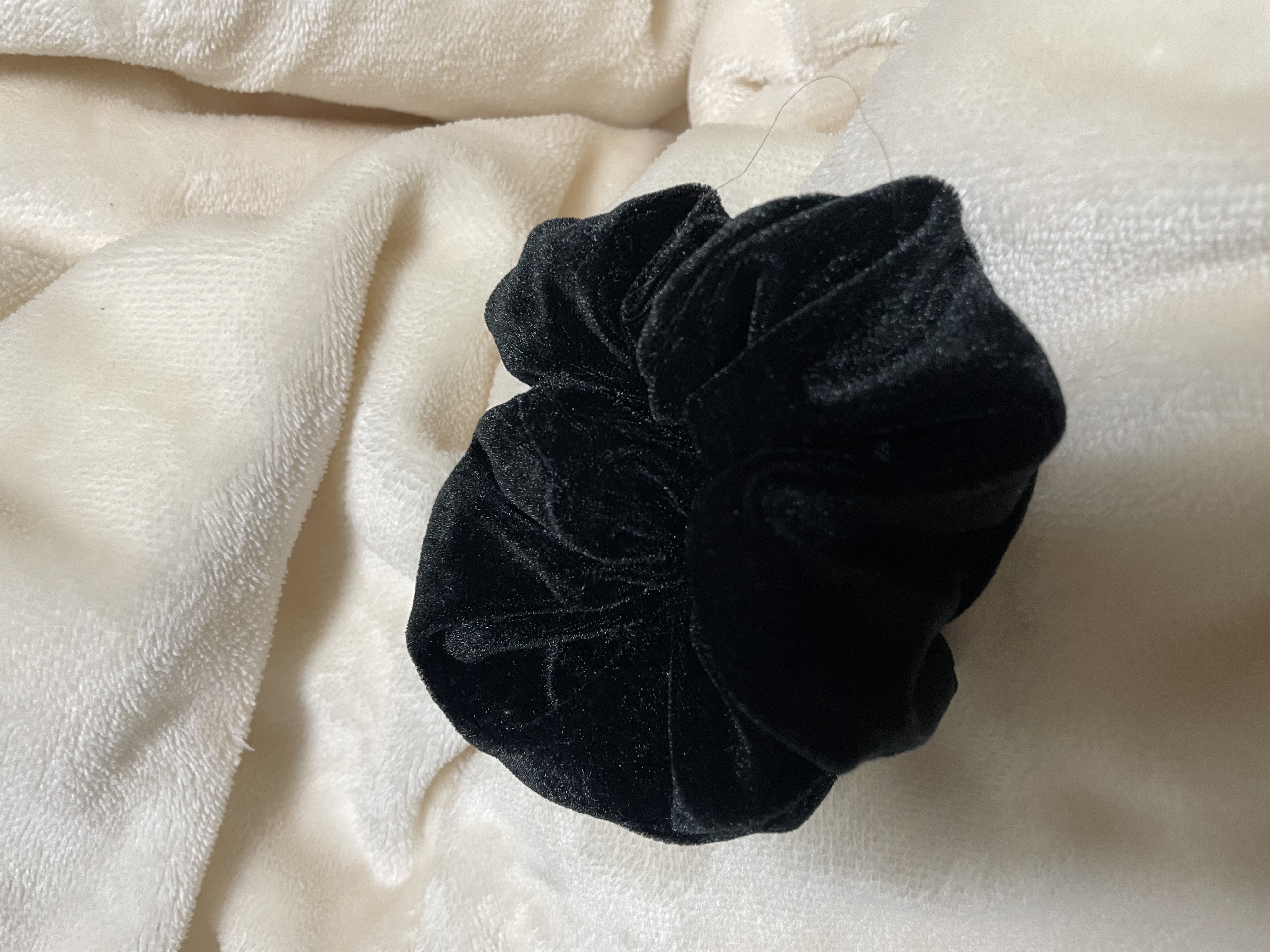 【新品】LOEM moon ブラック ベルベット シュシュ moon -black- – LOEM TOKYO