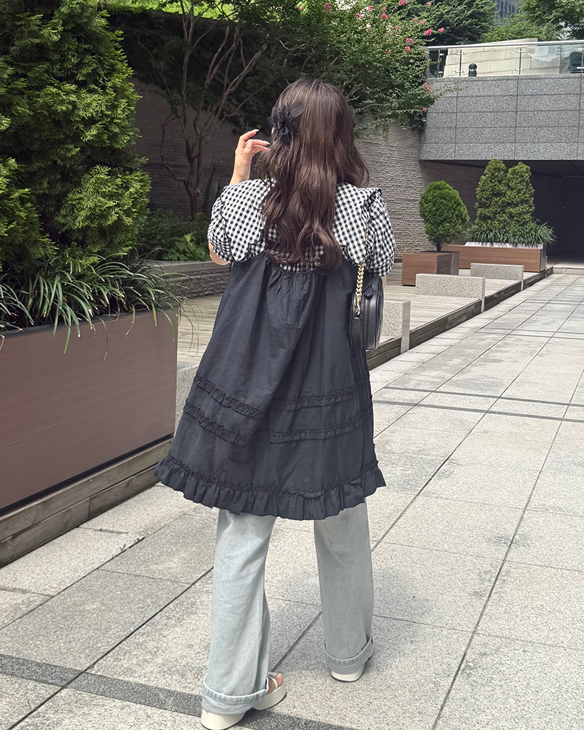 ✨くみ✨【新品】ELFRANK フリルデザインノースリーブチュニック 黒 ✨くみ✨【新品】ELFRANK フリルデザインノースリーブチュニック