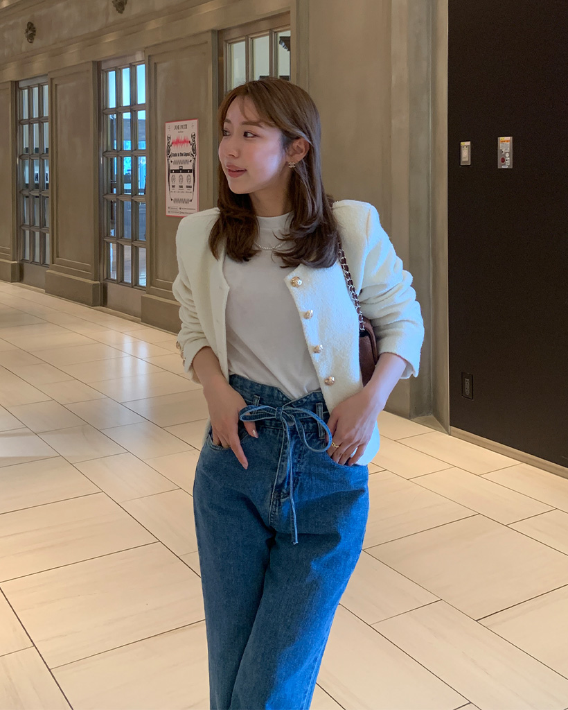 ゴールドボタンラウンドネックジャケット