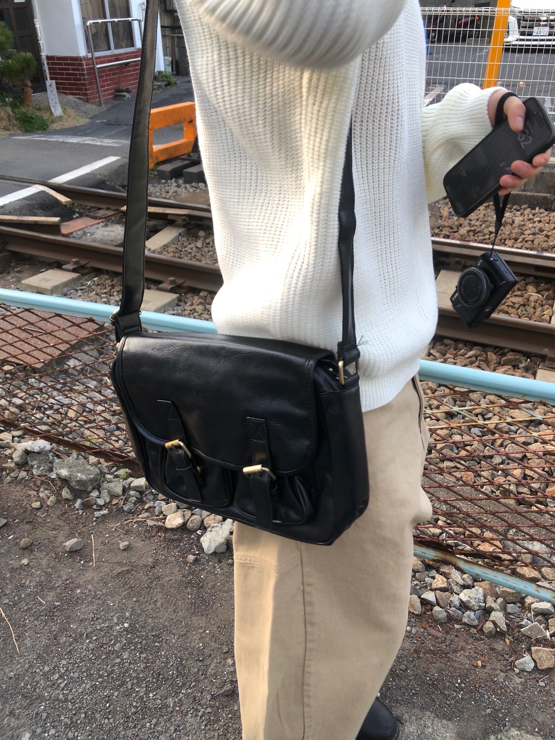 Kyo leather shoulder bag (black)