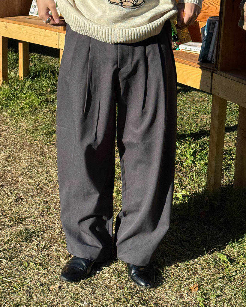 （ユニセックス）ダブルタックラウンドスラックス