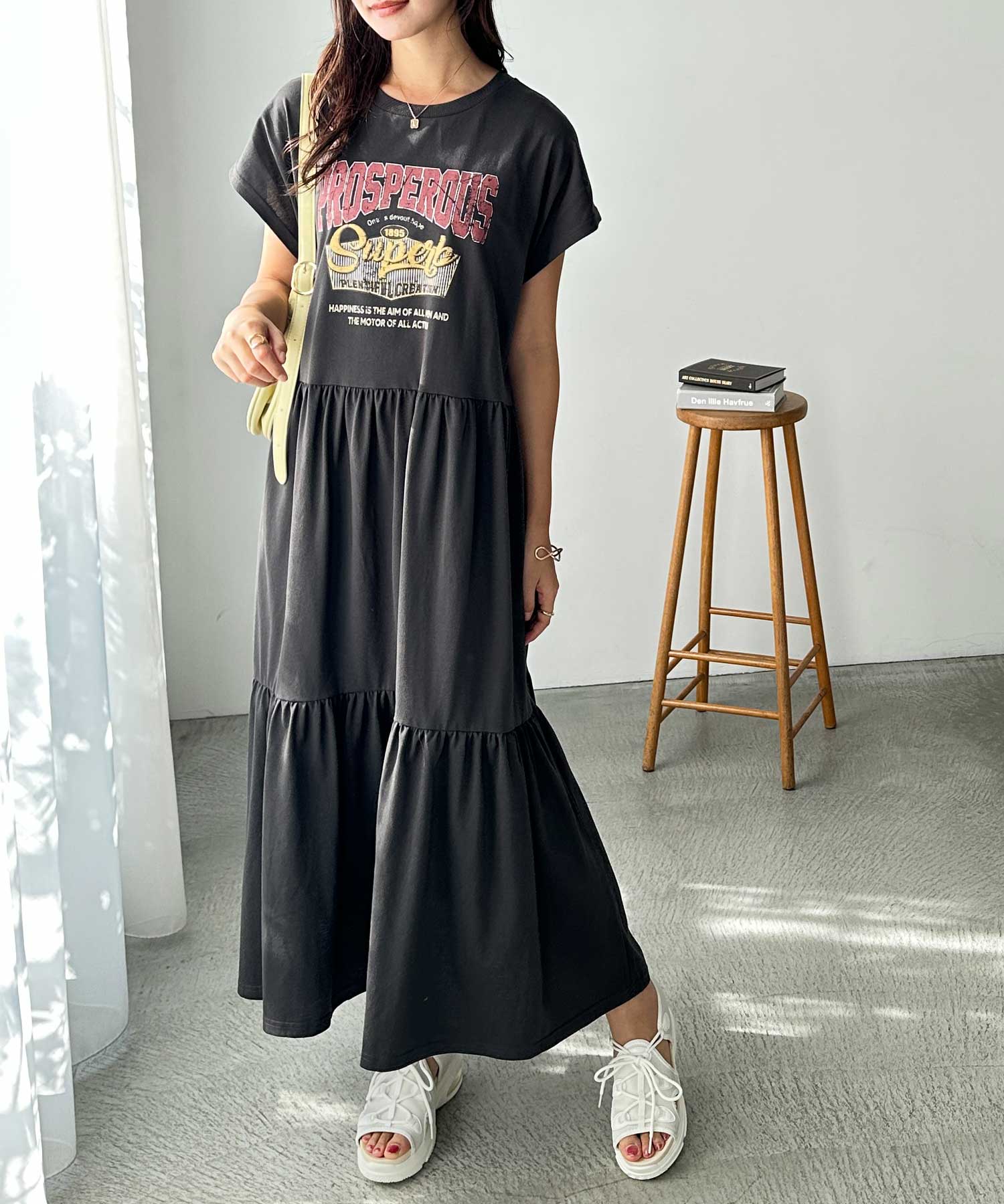 FIRSTMOODコラボ》ピグメント風ティアードプリントTシャツワンピース