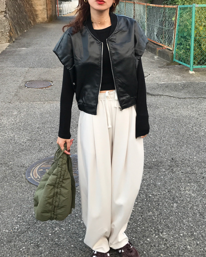 フェイクレザー ベスト ショート丈 カッコイイ レザー Mサイズ