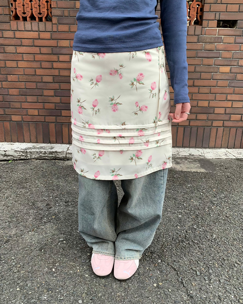 フラワータック入りミドルスカート