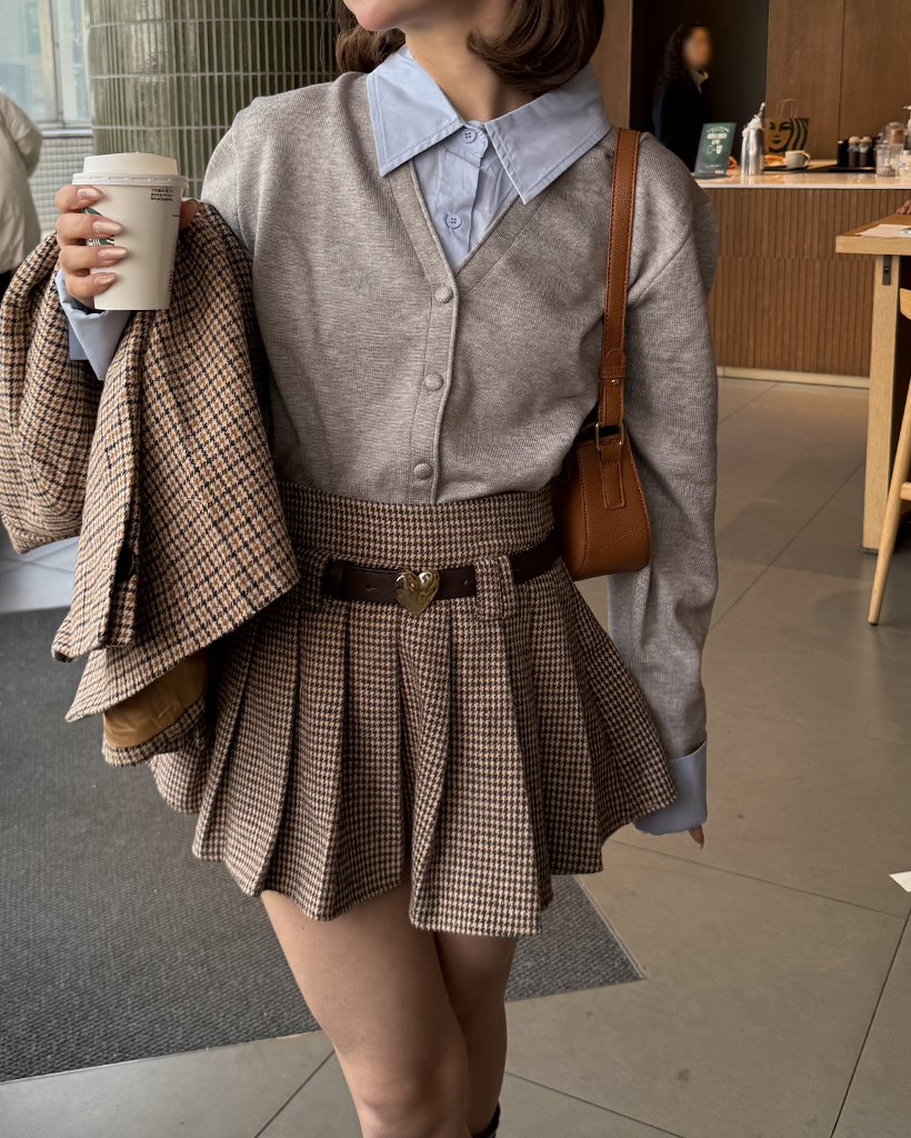 ワイシャツレイヤードⅤネックカーディガン