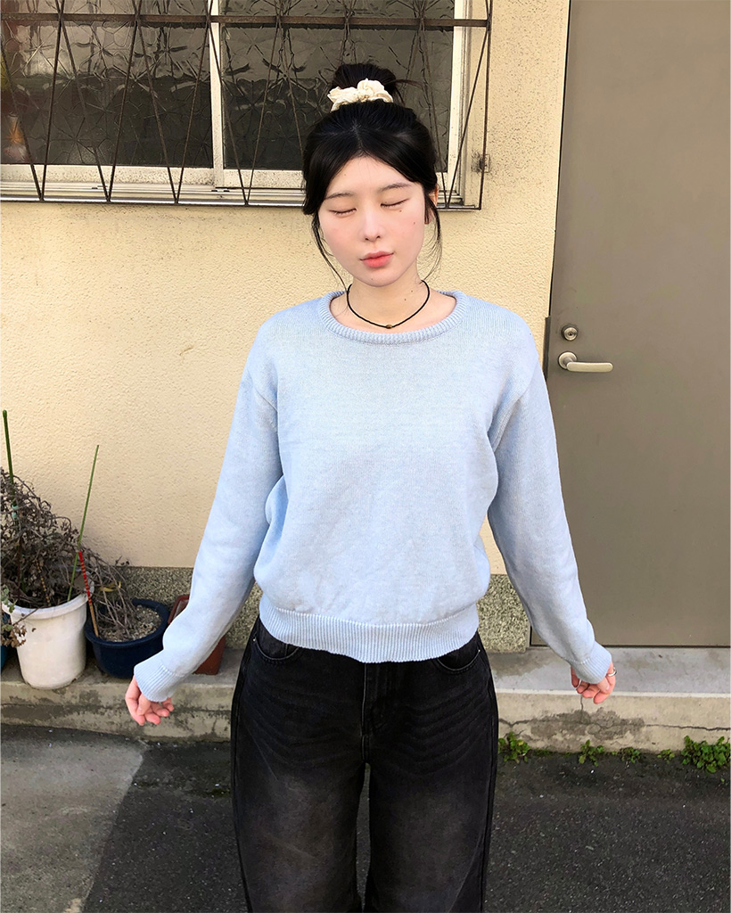 ラウンドネックシンプルニット