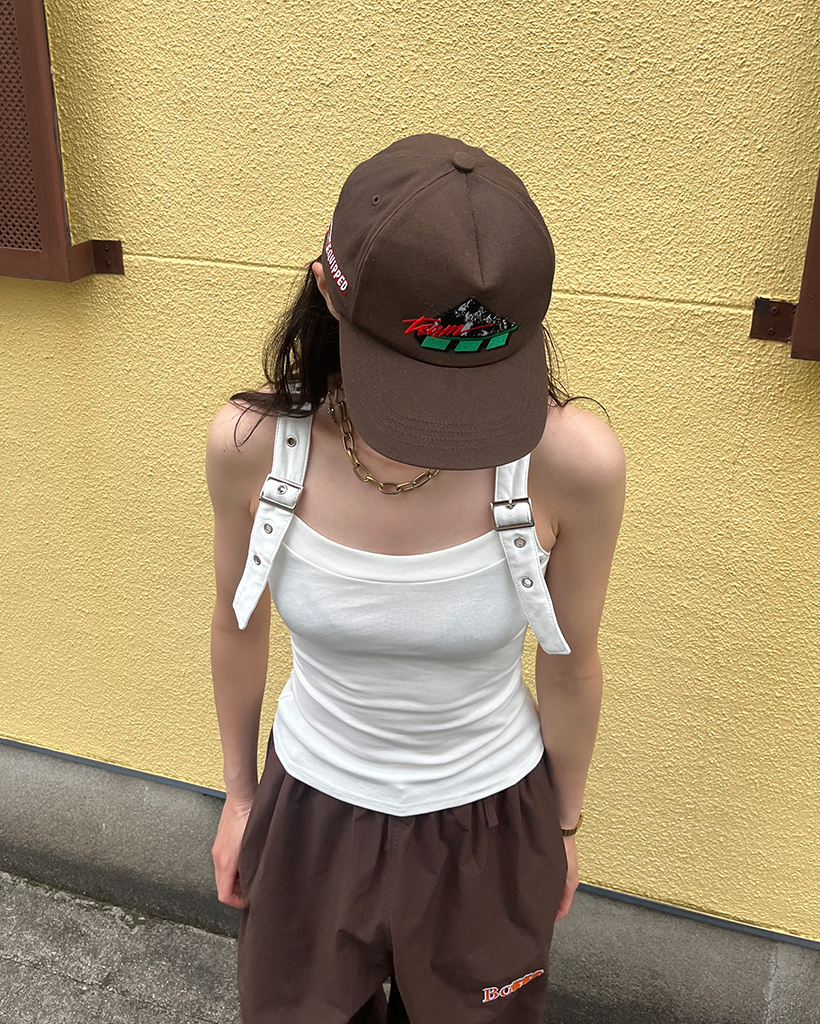 ベルトショルダースリムタンクトップ | ファッション通販サイト NUGU