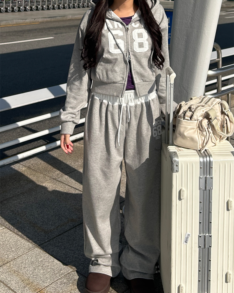 C⭐︎　GUCCI ベージュ クロップドパーカー 68パッチクロップドパーカー | ファッション通販サイト NUGU