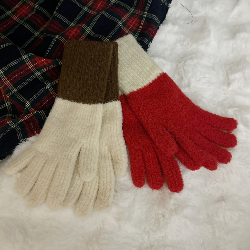 ミュウミュウのニット手袋 クロップド丈のニットがトレンド浮上！ ミュウミュウの2022年春