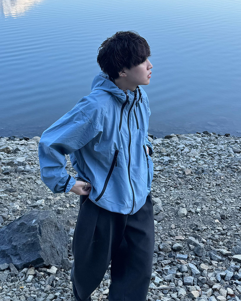 (ユニセックス) ジップポイントフードウィンドブレーカー