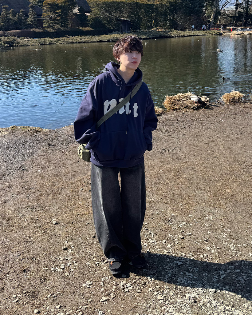 (ユニセックス） レタリングパッチポイントパーカー