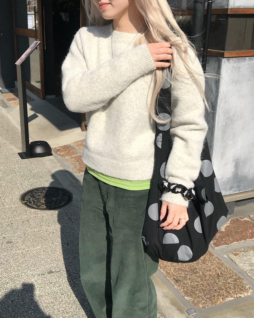 ラウンドネックラグランニット