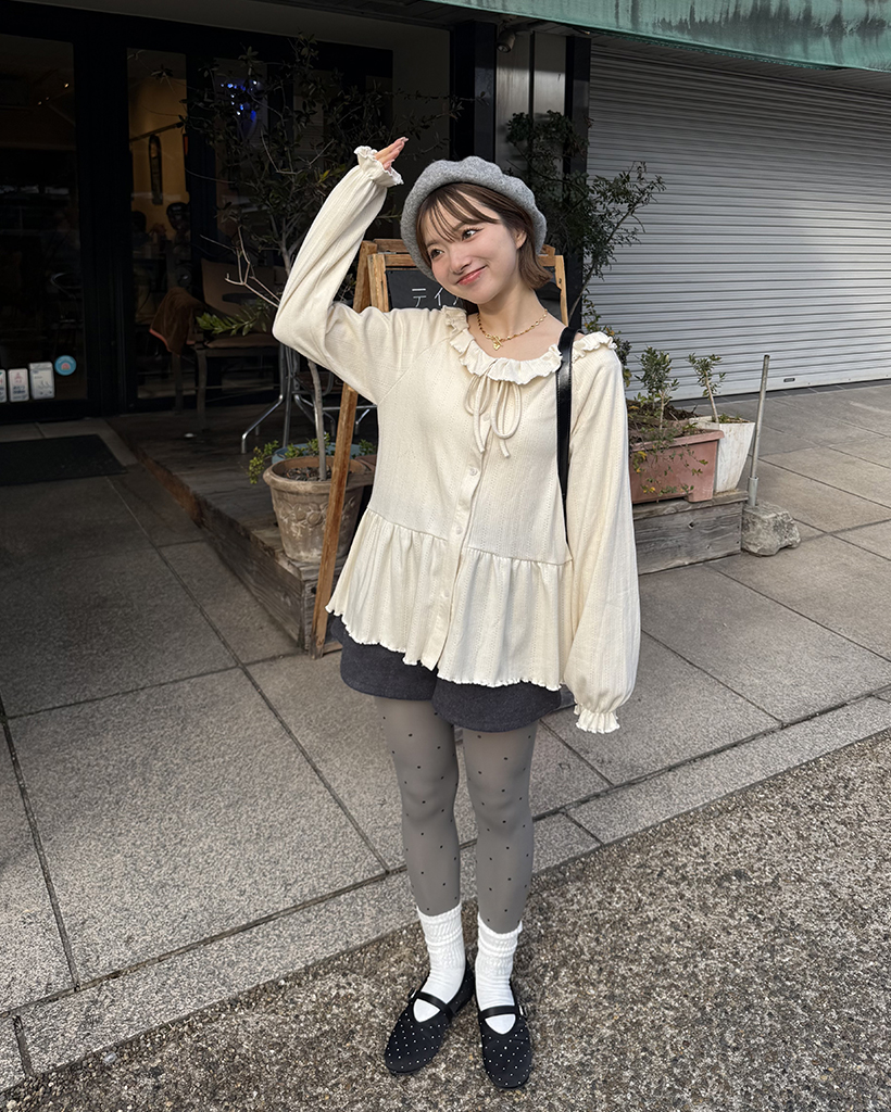 センターボタンペプラムブラウス