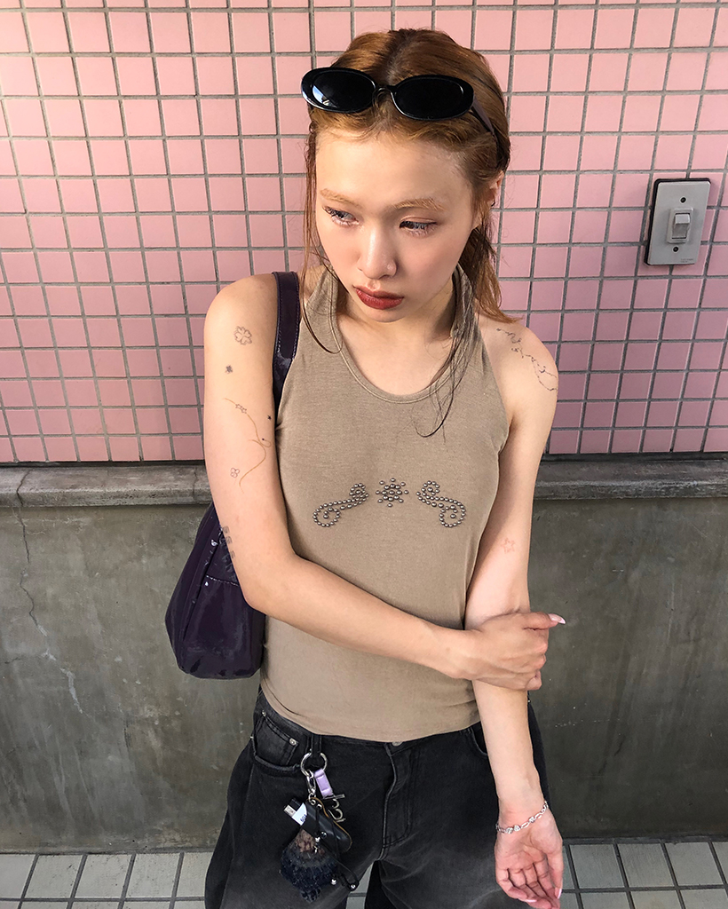 paloma wool ビジュー付きホルターネックタンクトップ paloma wool ホワイト ビジュー付き タンクトップ - メルカリ