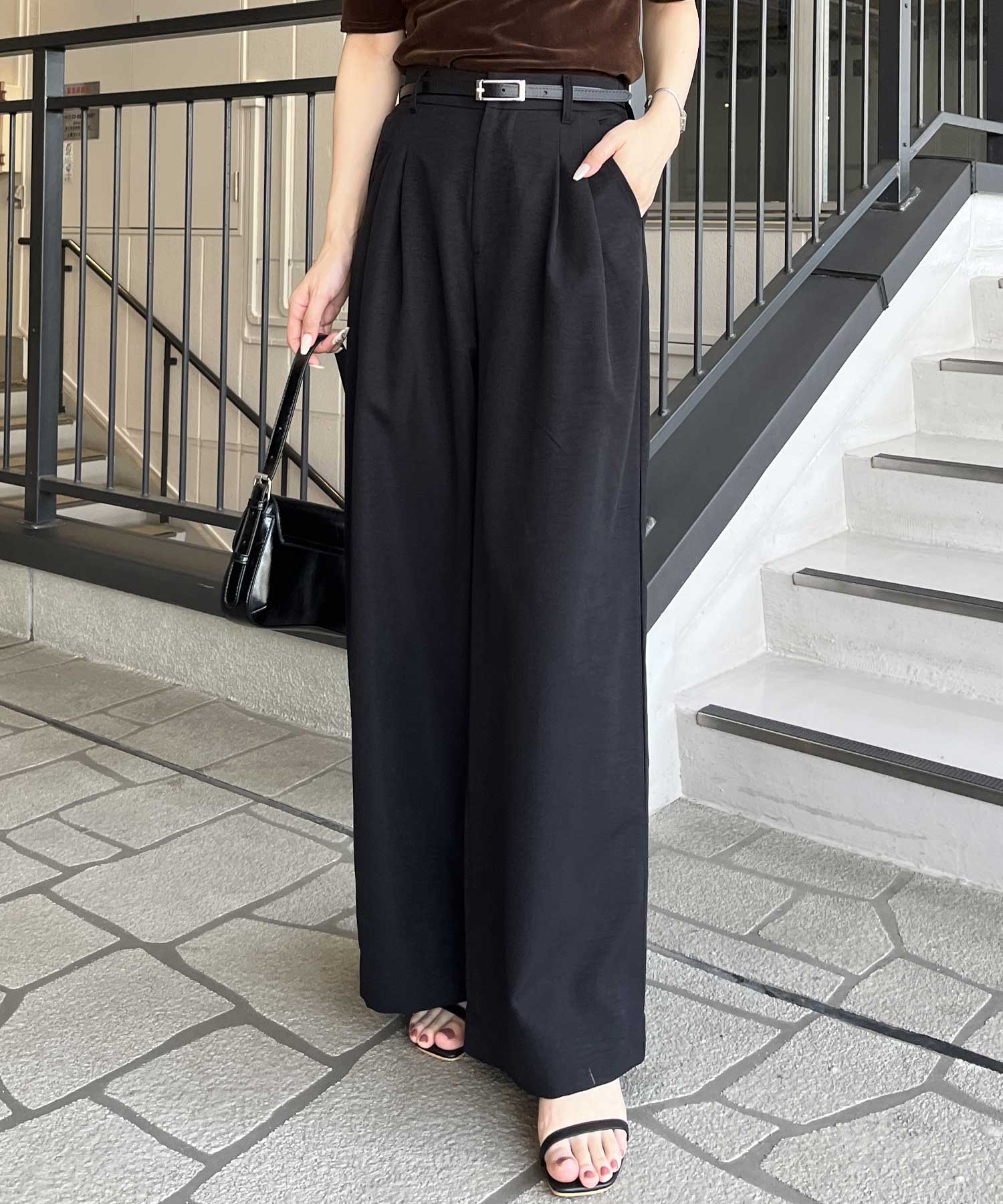 Heyin Seo サイドバックル　ワイドパンツ　スラックス　ブラック Heyin Seo サイドバックル ワイドパンツ スラックス ブラック Heyin