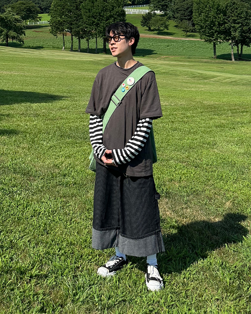 （ユニセックス）ストライプロールアップバミューダデニムパンツ