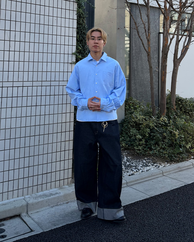 シンプルセミクロップフィットシャツ