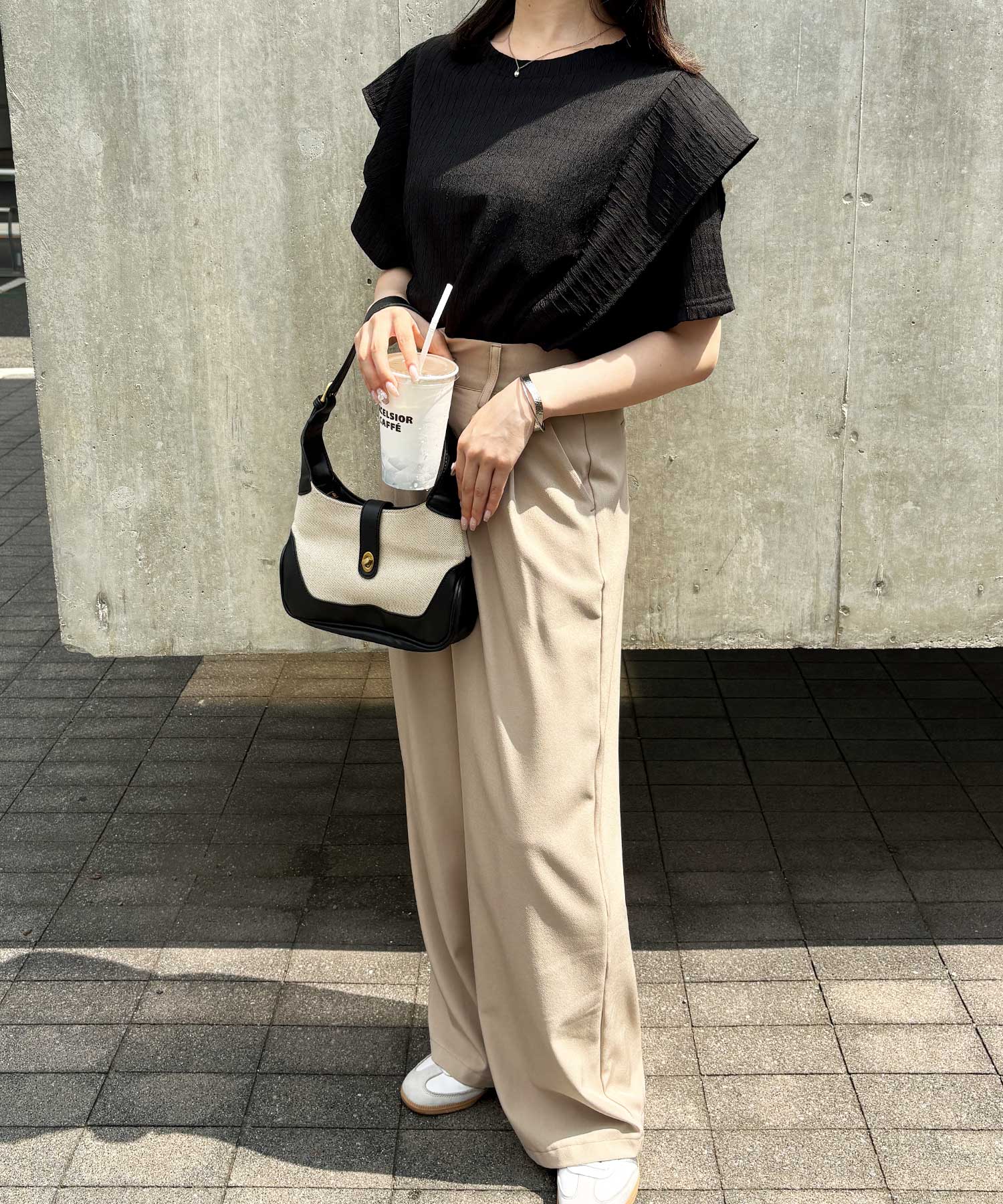 【美品】styling ラッフルショルダートップス styling/（スタイリング）の「ラッフルショルダートップス