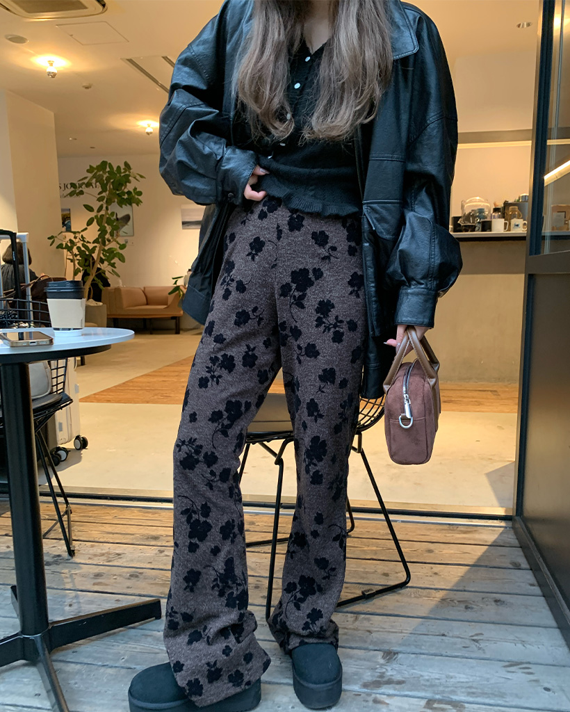 フラワーパターンスリムフィードニットブーツカットパンツ