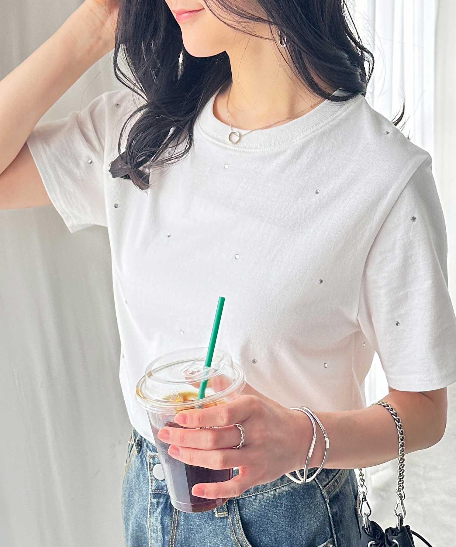 白いシャツやTシャツにも合います。たっぷりなラインでストーンとして綺麗です。 もう普通のTシャツに戻れないよ…！ZARAの「高見えトップス」可愛