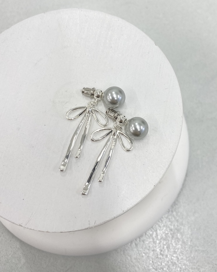 NSKY再販のなしの為特別価格★ポンポンピアス　リボンピアス NSKYポンポンピアス(再販不可のものあり)可愛いピアス リボン