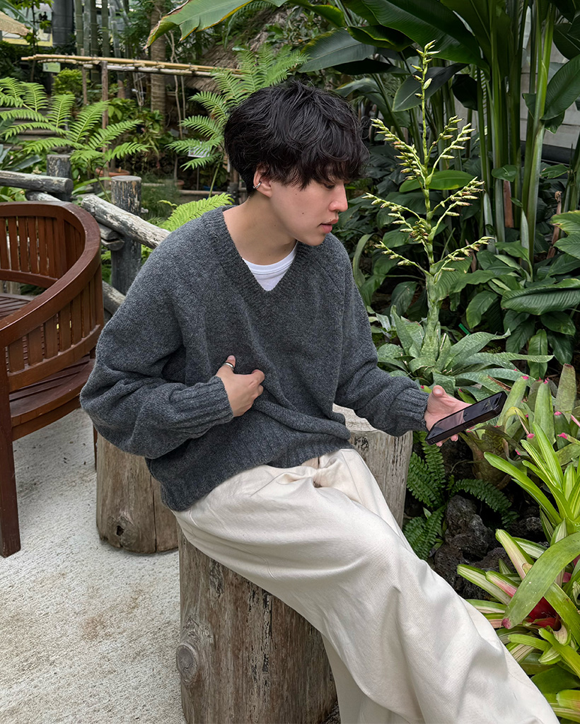 （ユニセックス）オーバーフィットVネックニット