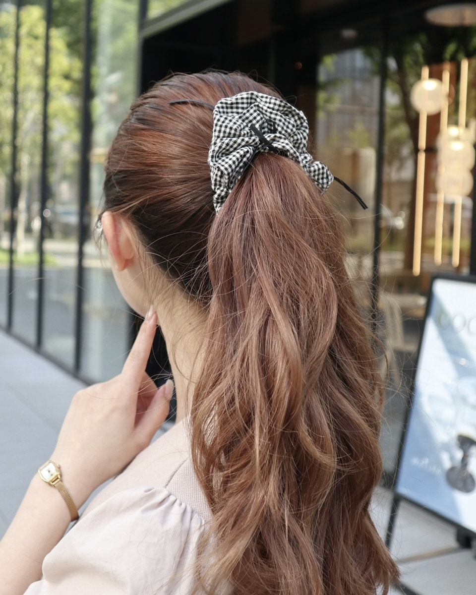 木の実たっぷりシュシュ　ヘアゴム　ベリーガーデン　木の実　いちご　ホワイト　紺 木の実たっぷりシュシュ ヘアゴム ベリーガーデン 木の実 いちご
