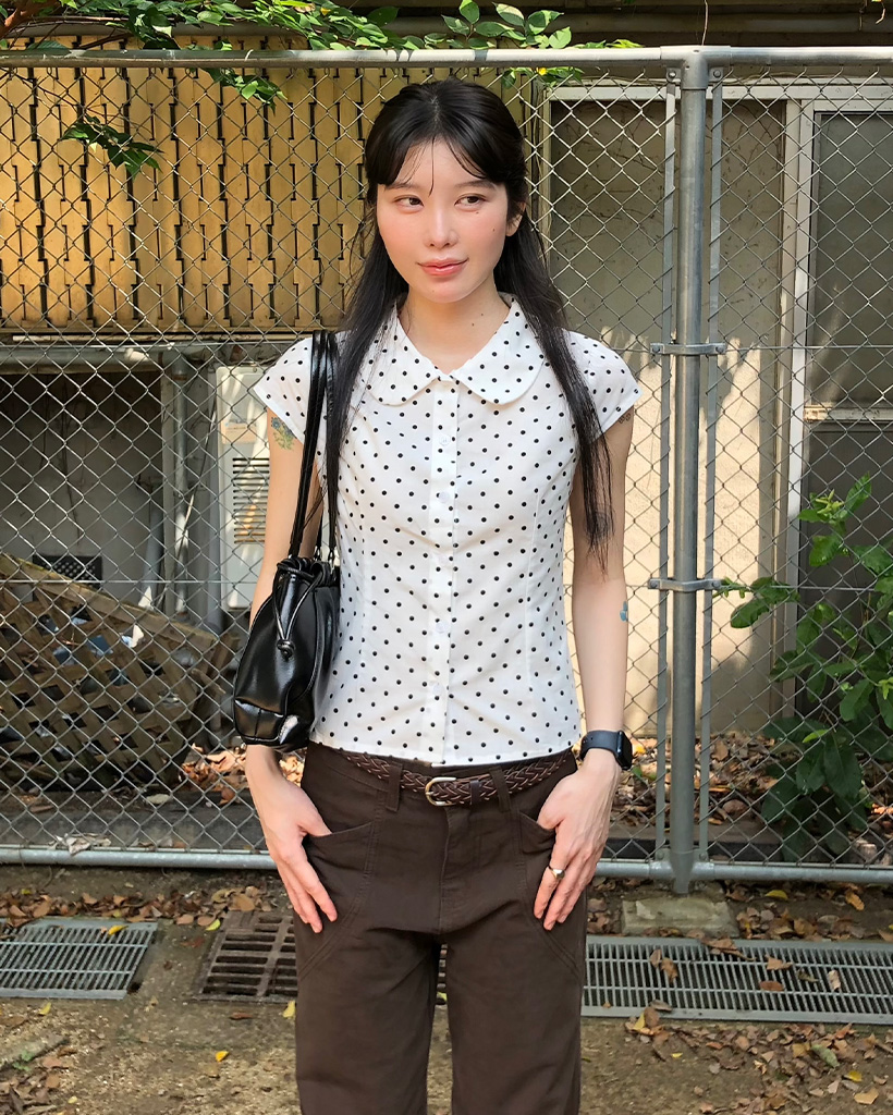 カラドット半袖スリムフィードブラウス