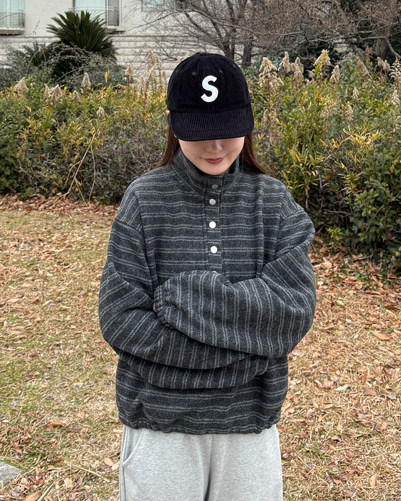 スナップボタンポイントフリーススウェットシャツ