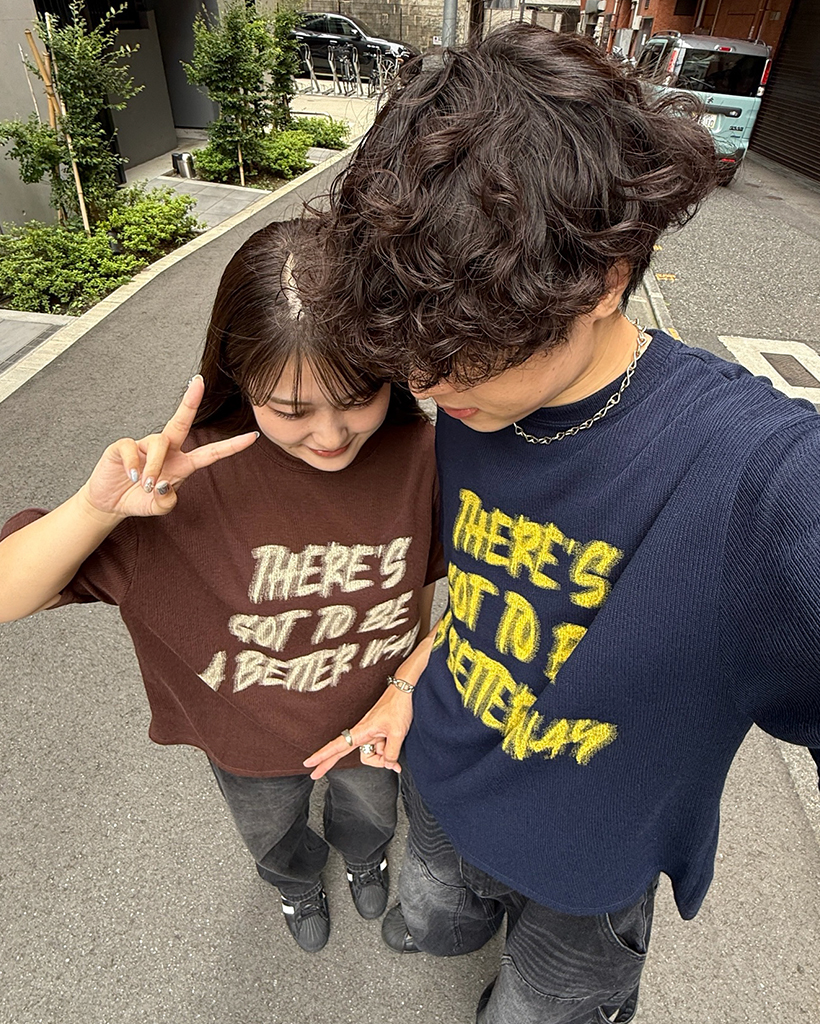 ユニセックス）マーカーレタリングニットハーフTシャツ