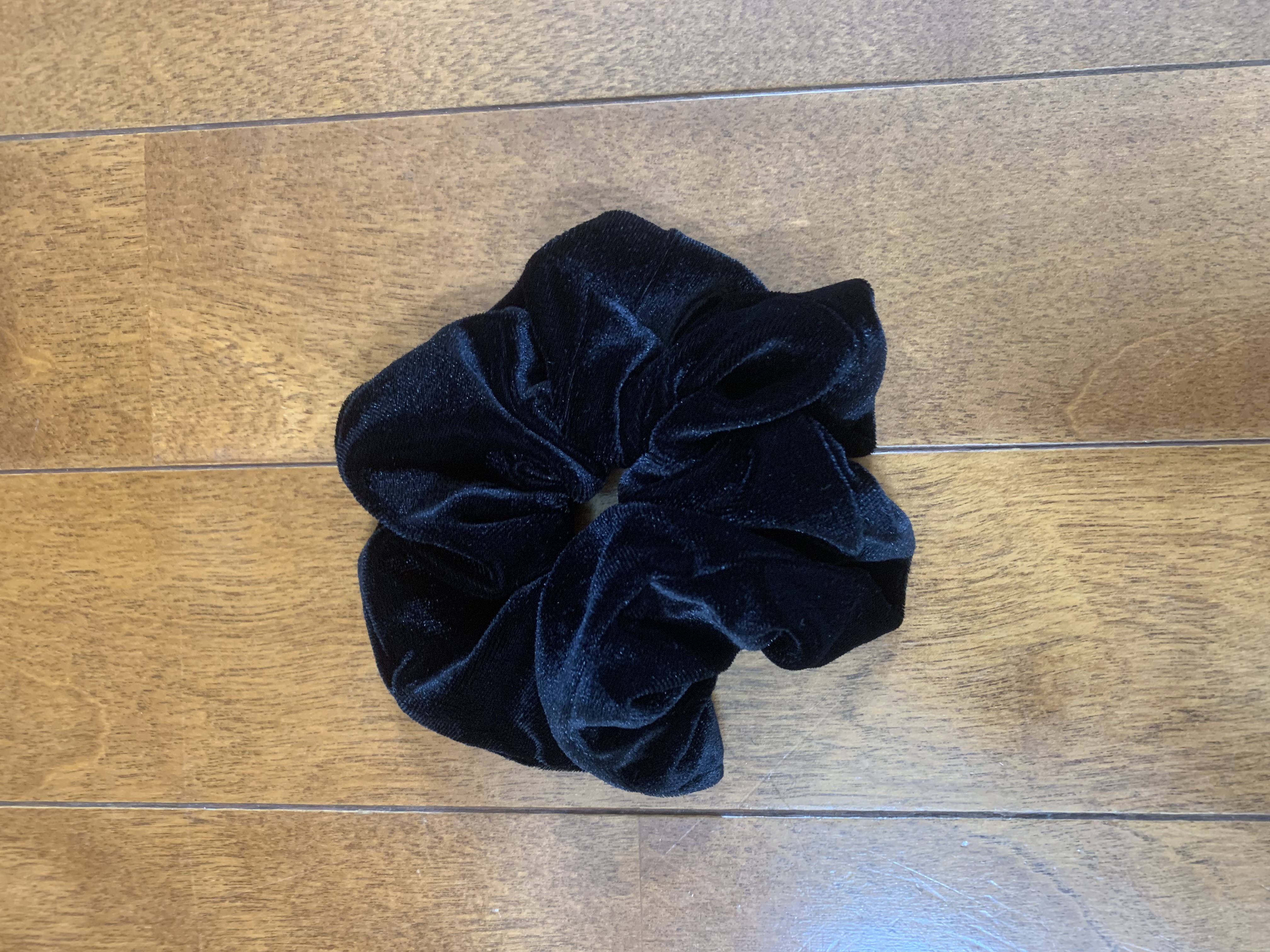 【新品】LOEM moon ブラック ベルベット シュシュ 新品】LOEM TOKYO ロエムトウキョウ ブラックmoon シュシュ