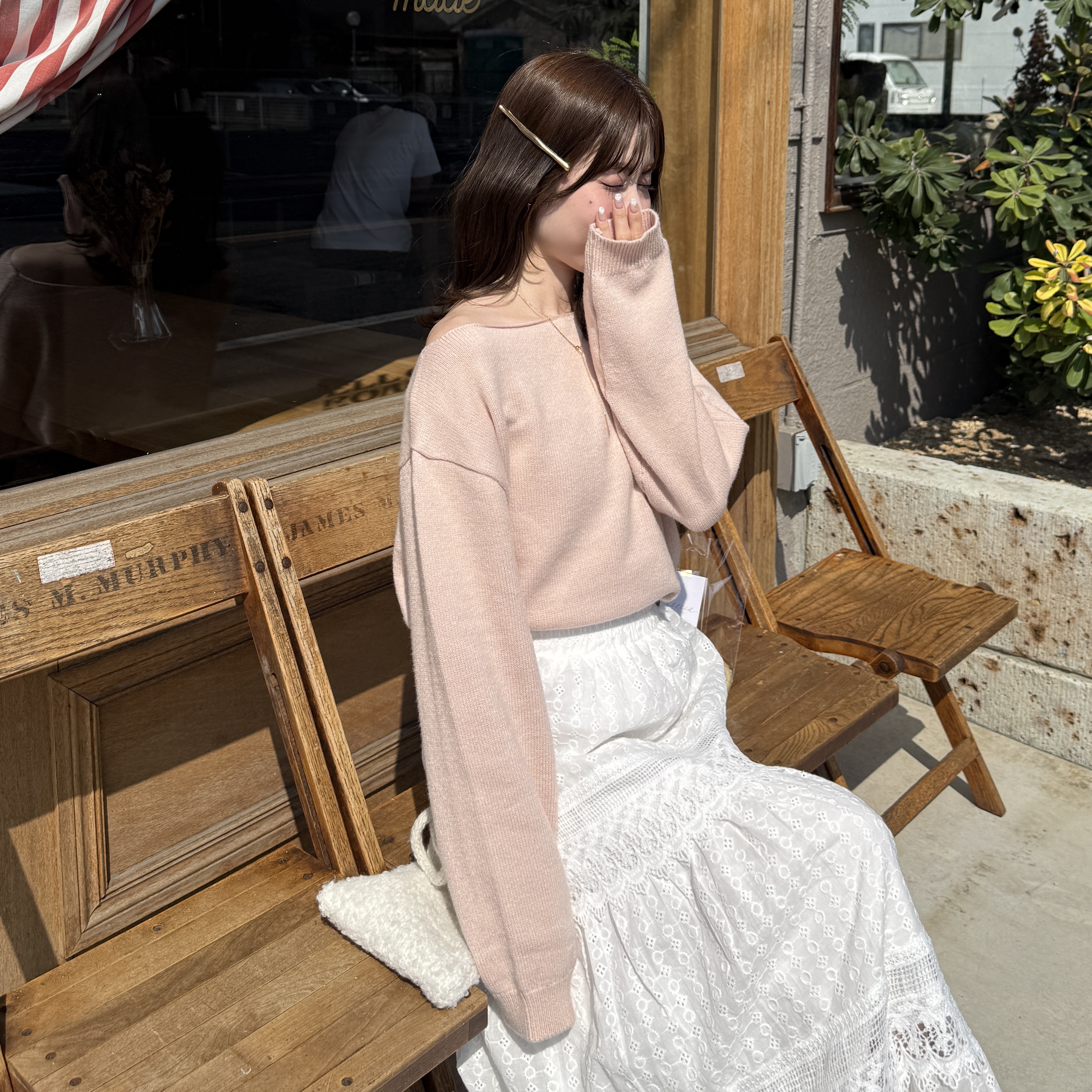 シンプルボートネックニット