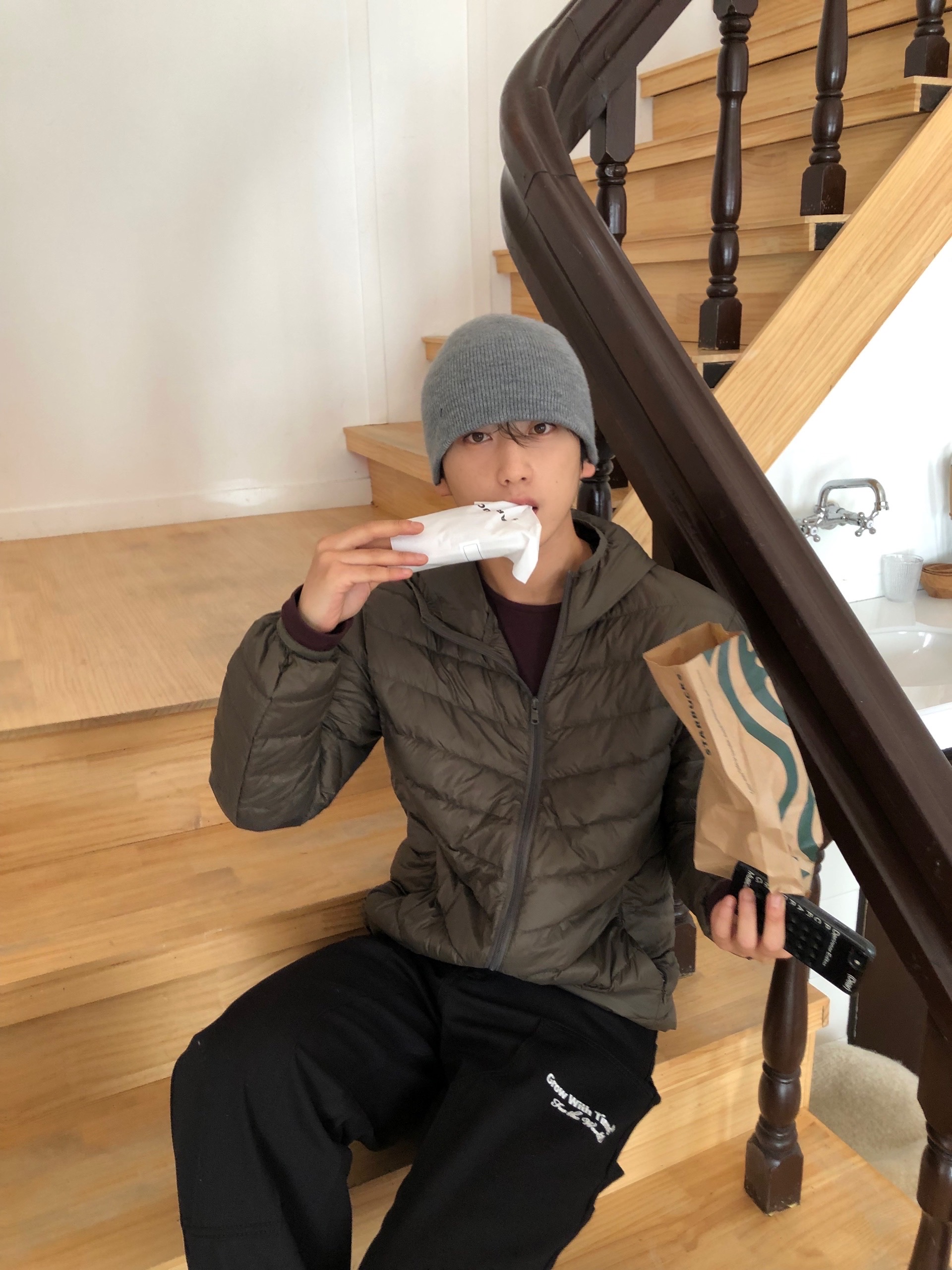 (4color)マイルドクロップライトダウンジャケット