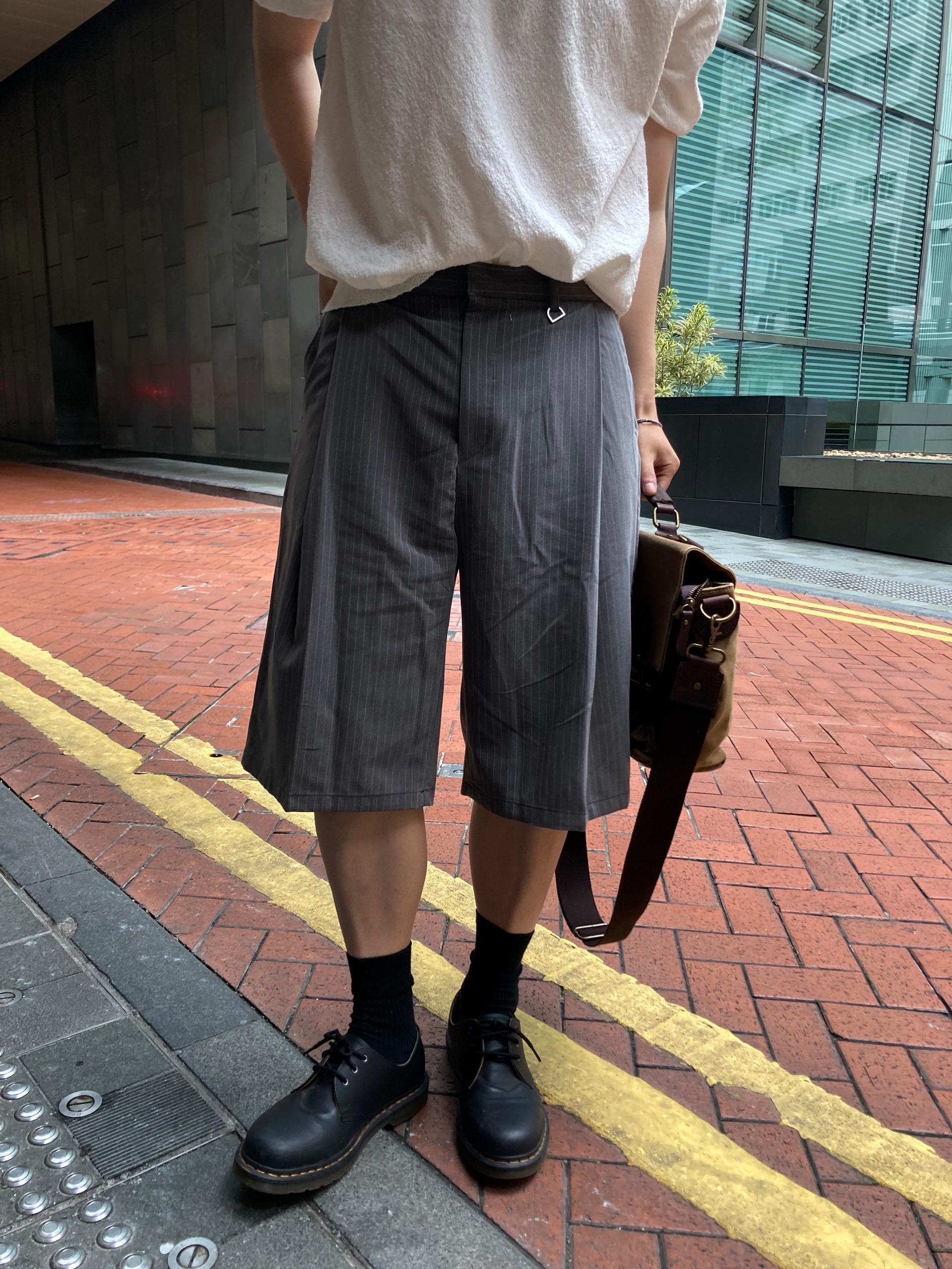 ストライプタック入りスラックス | ファッション通販サイト NUGU