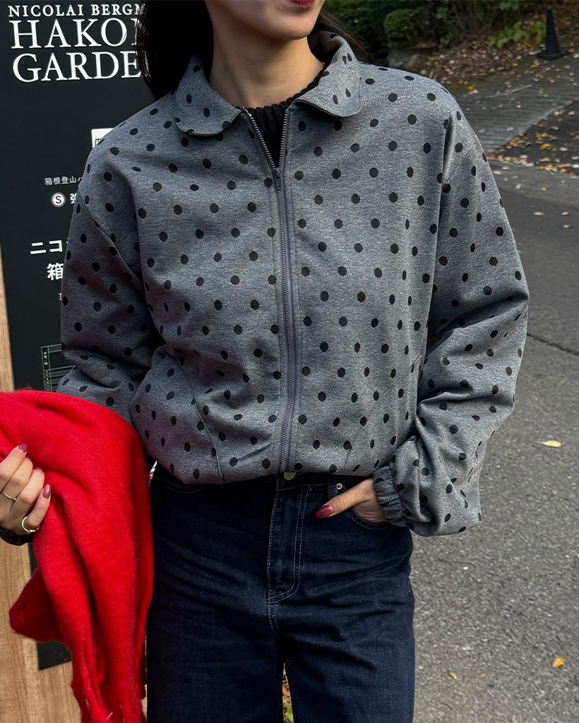 Influencer pick] dot frill hooded windbreaker jumper (black