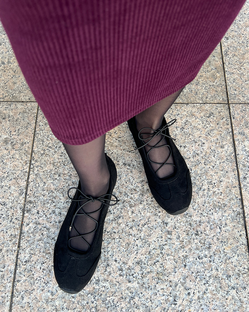 ストラップポイントフラットシューズ