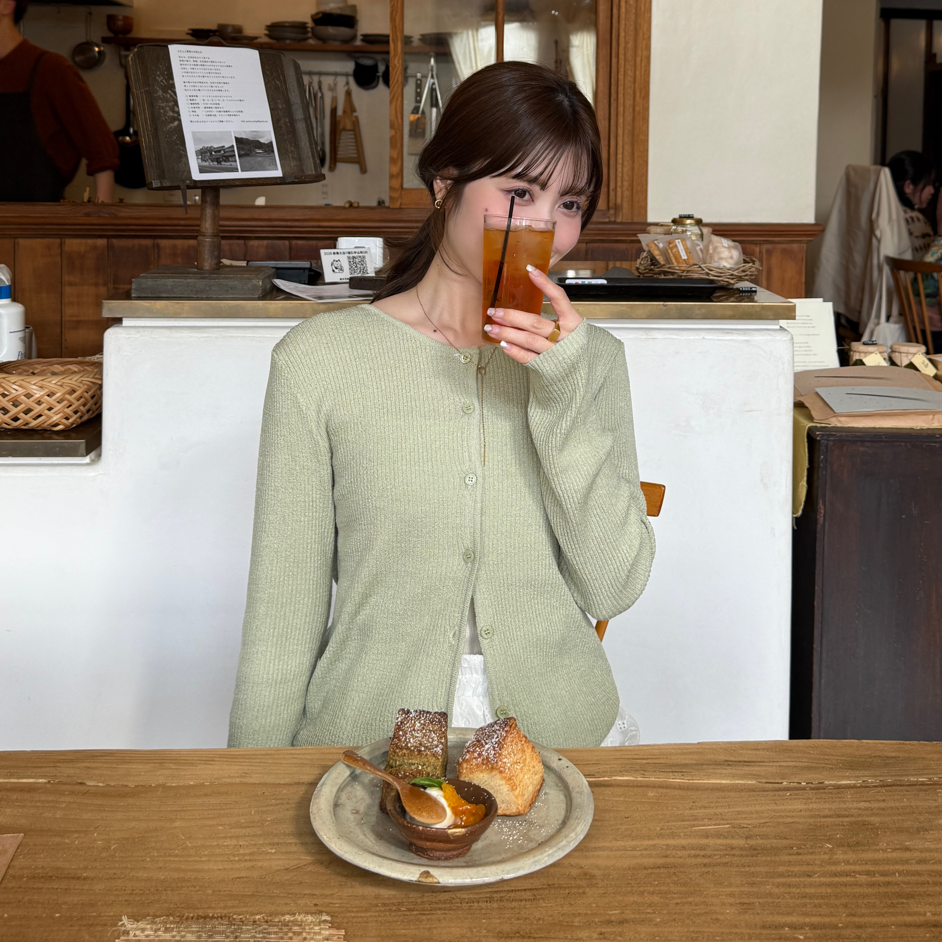 リブラウンドネックスリムカーディガン