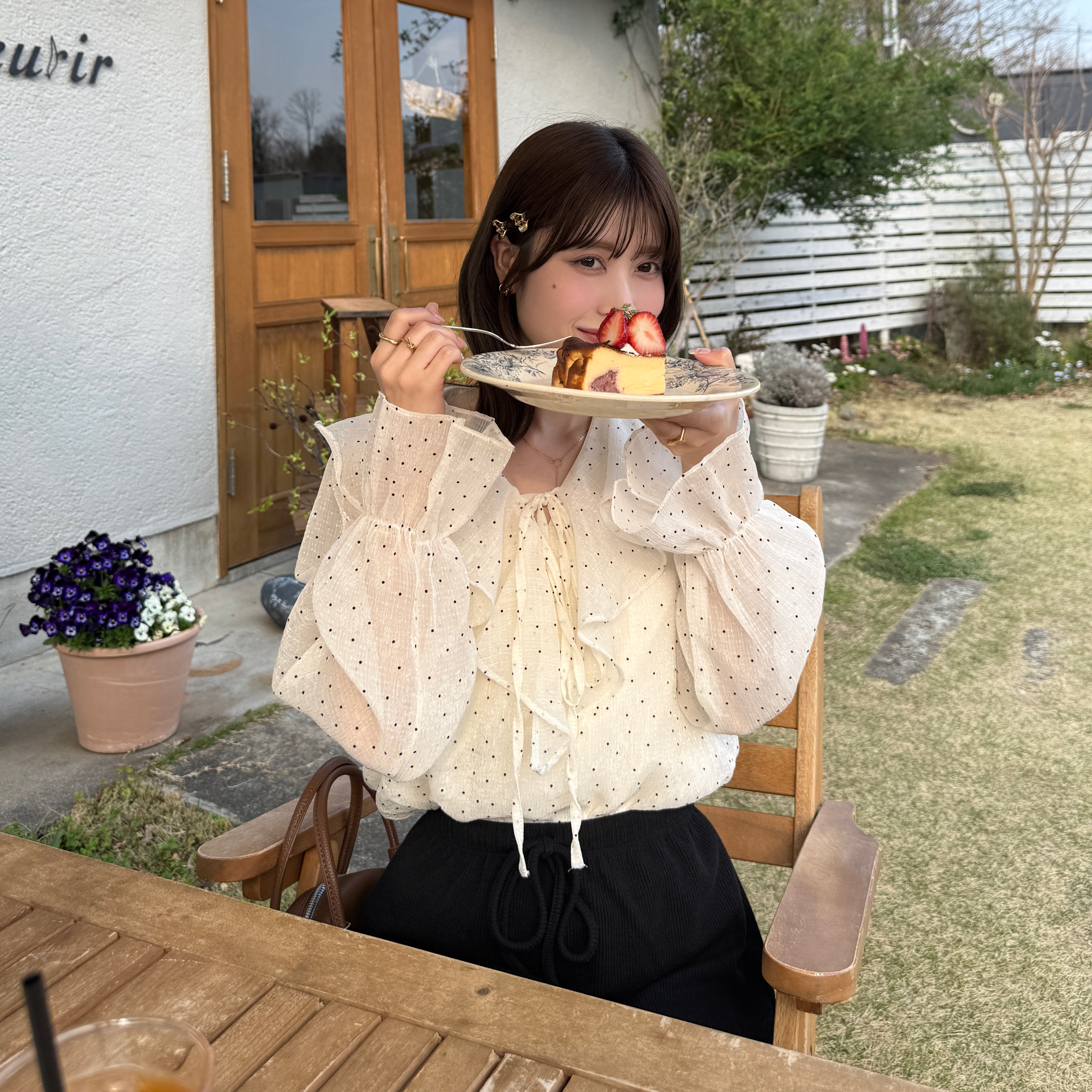 ビックフリルカラードットパータンブラウス