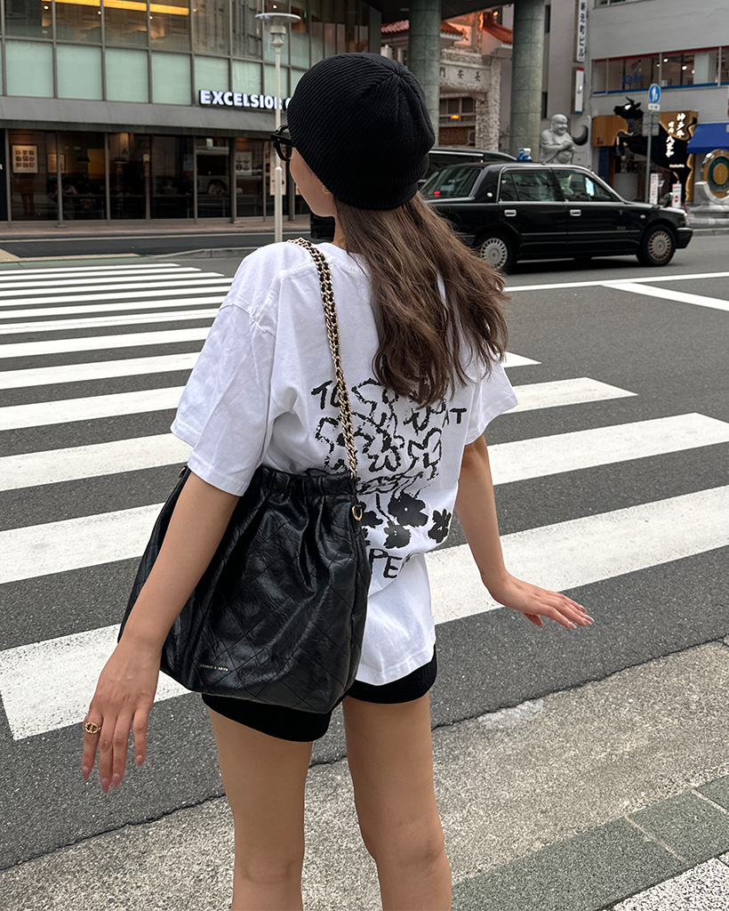 バックフラワープリント半袖Tシャツ | ファッション通販サイト NUGU