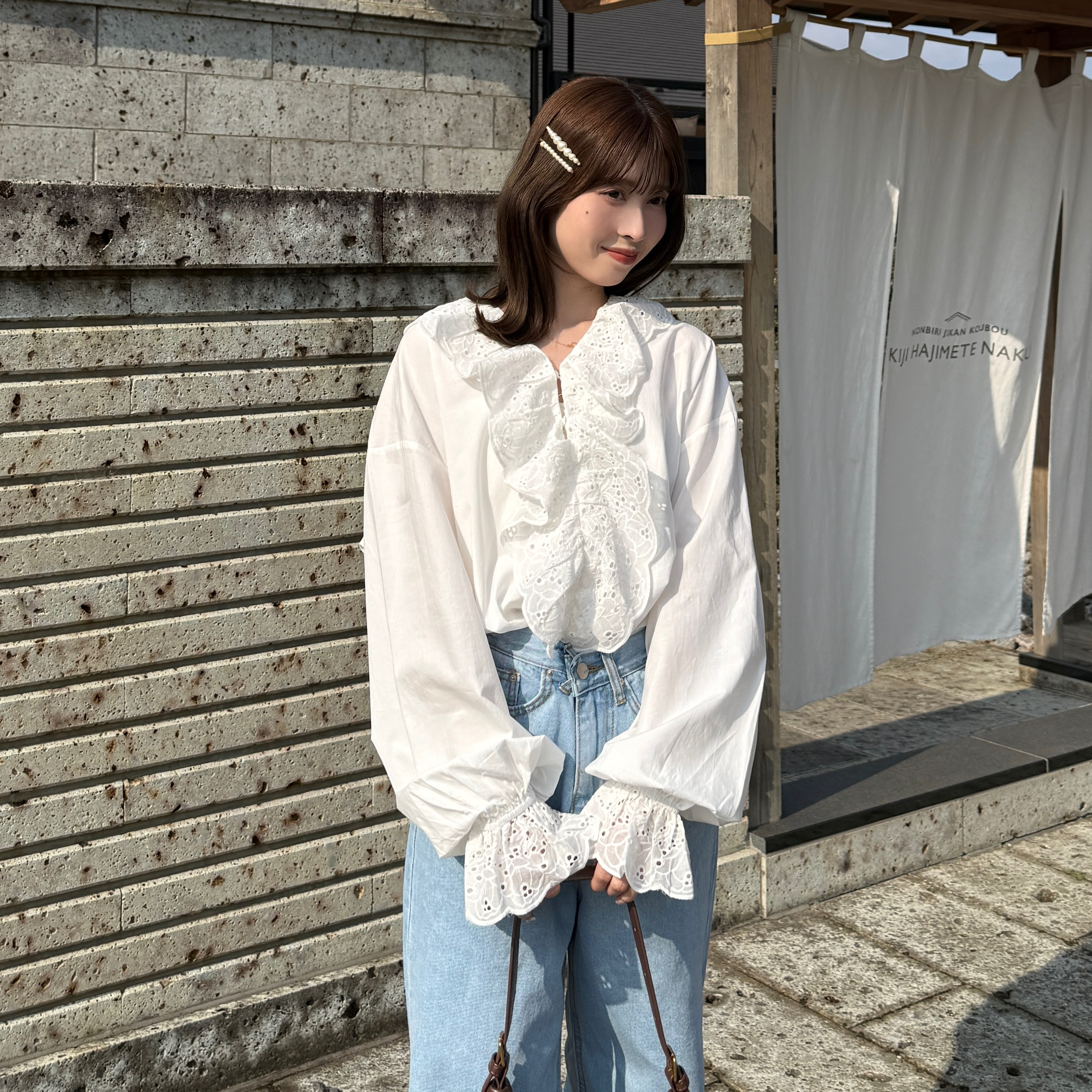 パンチングディテールブラウス