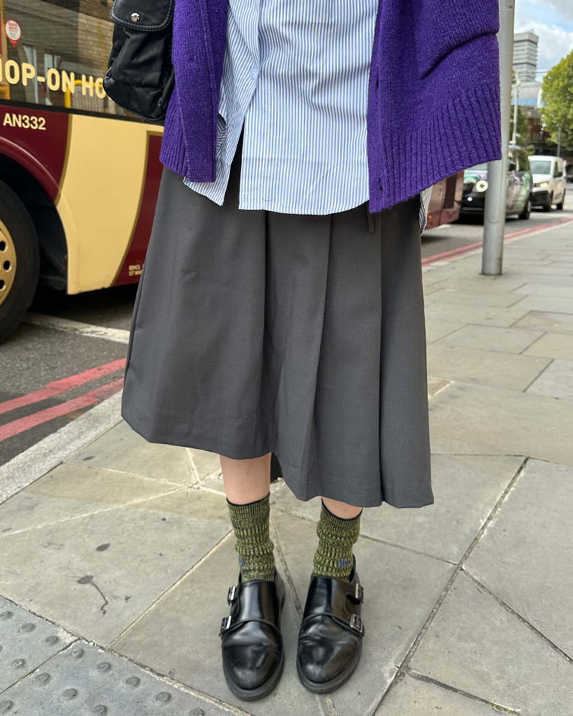 本　GUCCI てんとう虫ボタン　ウールプリーツスカート　40 本 GUCCI てんとう虫ボタン ウールプリーツスカート 40 - メルカリ