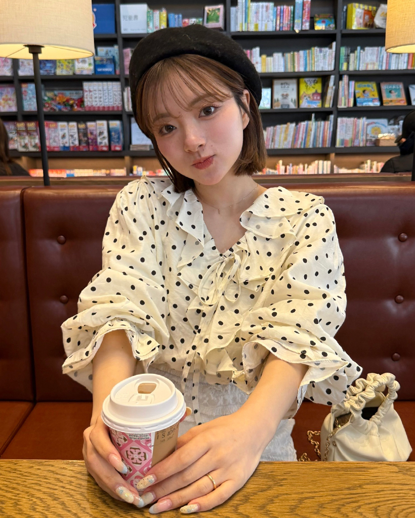 ドットラッフルフリルカフスシアーブラウス