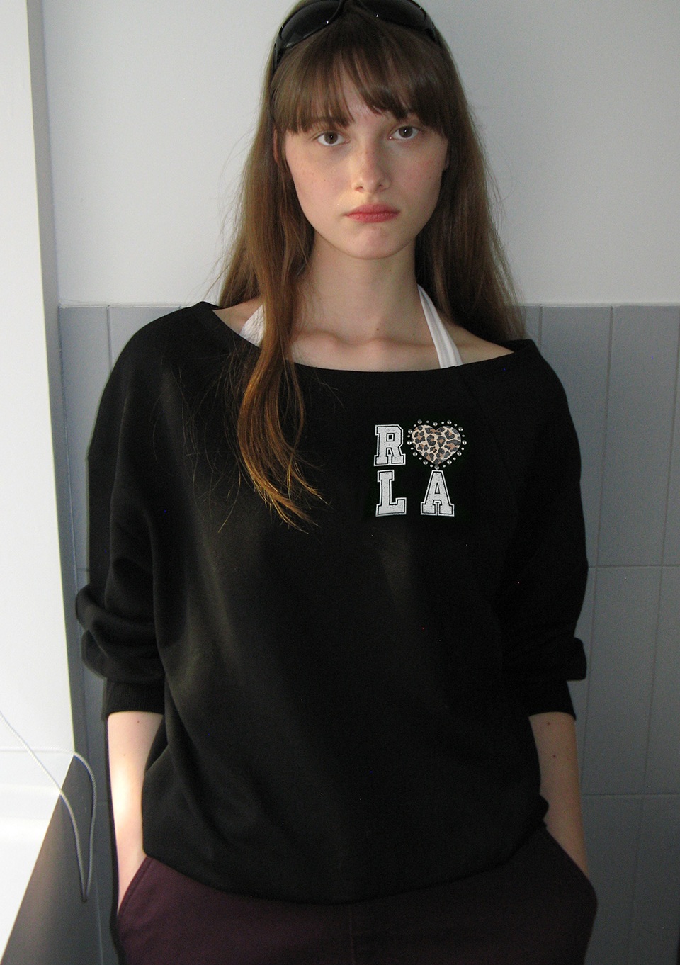 I LOVE ROLA OFF SHOULDER SWEATSHIRT BLACK